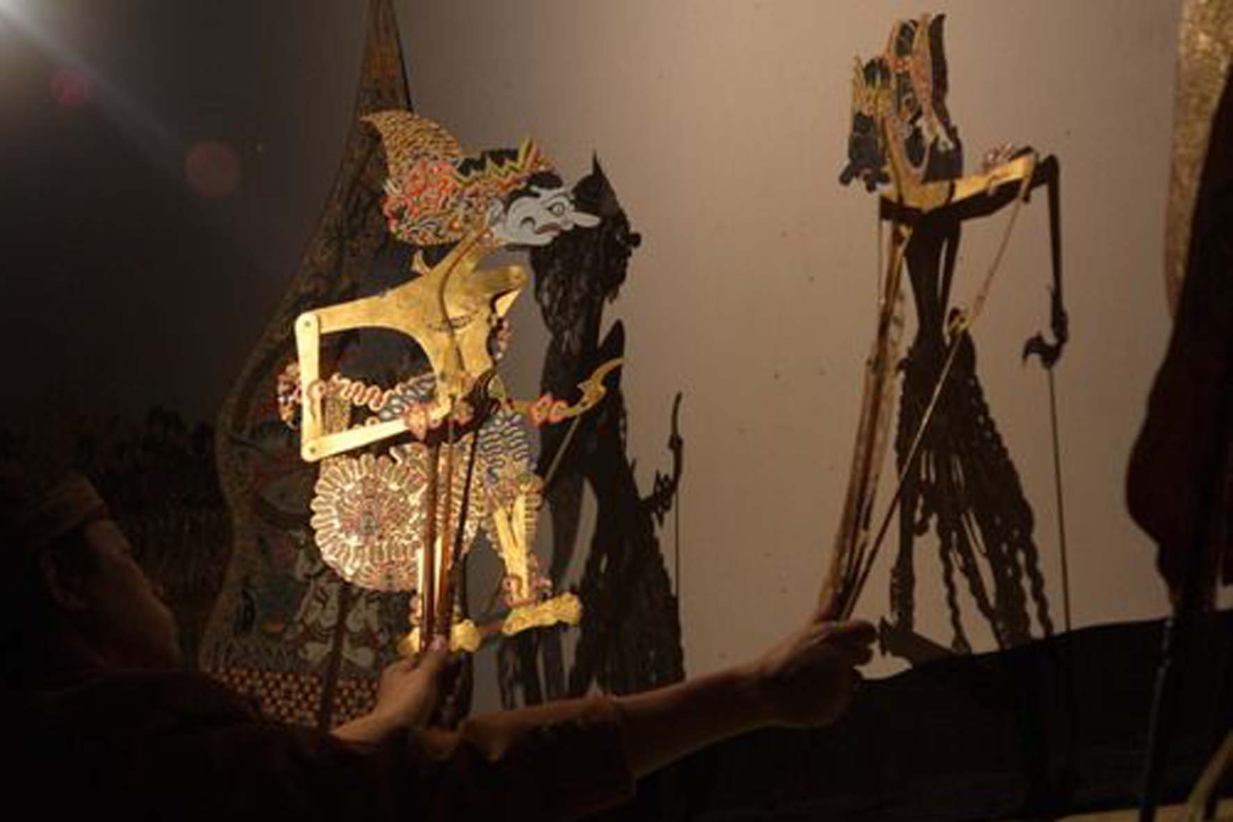 Ki Purbo Asmoro, S.Kar., M.Hum menggelar pertunjukan wayang